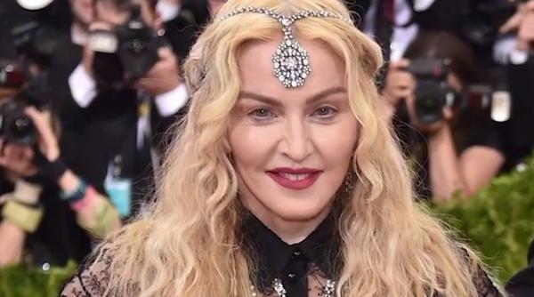 madonna la met gala intr o inuta care a scandalizat publicul video