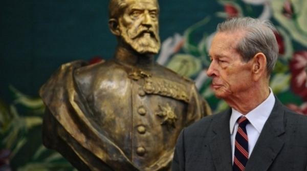 10 mai sarbatoarea na ionala a romanilor pana in 1947 asculta imnul regal