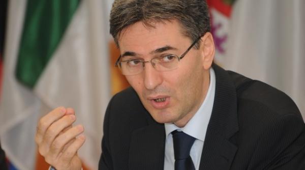 leonard orban  aderarea la zona euro  o chestiune fundamentala pentru romania de a fi sau nu in nucleul dur al ue