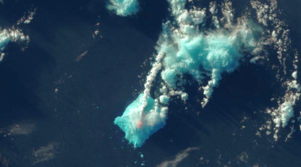 erupprc c8prc 9bia spectaculoasa a unui vulcan  surprinsa de nasa   foto