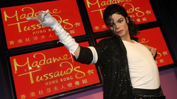 un candidat promite primul muzeu al figurilor de ceara din romania