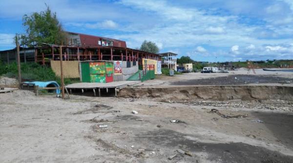 o parte din plaja de la vama veche a disparut