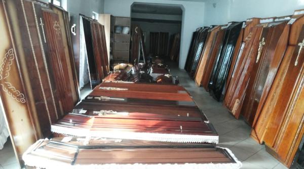 mortii ar putea fi inmormantati cu bratari de identificare