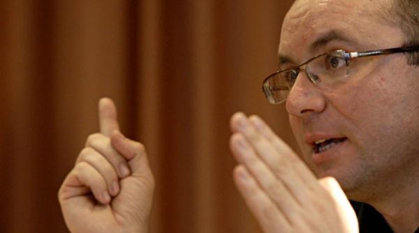 cozmin gusa capitalul national este controlat si pedepsit iar multinationalele defileaza asa cum vor ele