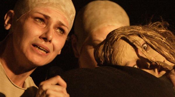 scandal de propor ii la teatrul din sibiu feti e de 8 ani folosite in scene cu tenta sexuala