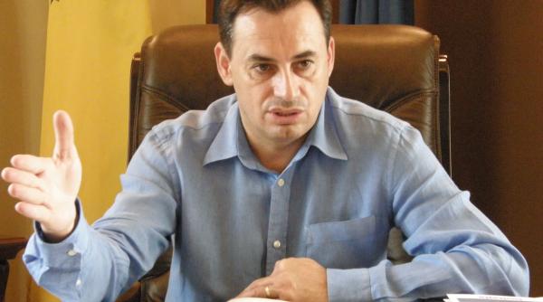 gheorghe falca dezbatere tv cu scantei toata lumea trebuie sa taca fiindca vorbe te el