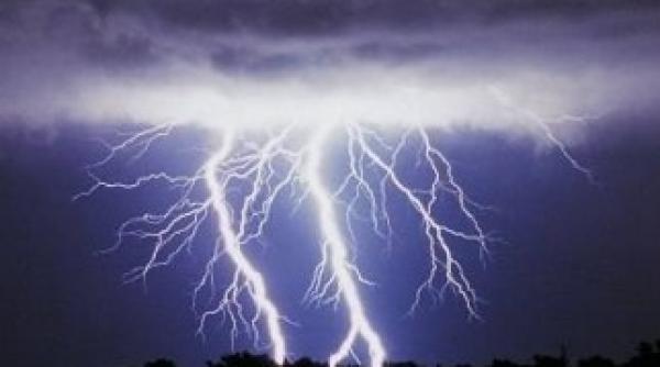 vremea face ravagii un fulger a lovit la un meci zeci de oameni la spital