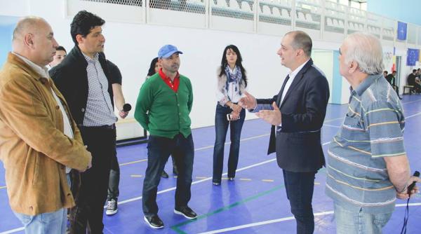 daniel balu a alaturi de trei mari glorii ale fotbalului romanesc la liceul tehnologic dacia galerie foto