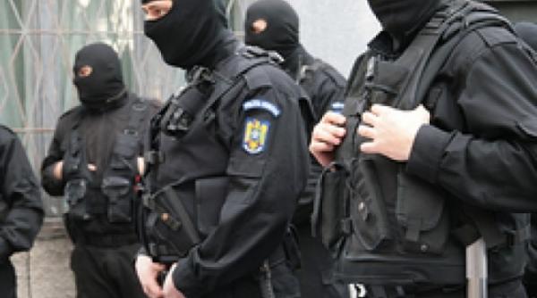 perchezitii la politisti de la vama stamora moravita  acuzati de coruptie si contrabanda surse