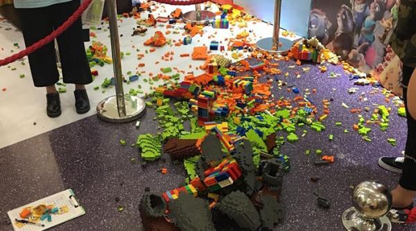 reac ia unui artist dupa ce un copil i a distrus lucrarea de 15 000 dolari