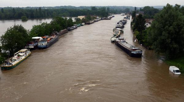 parisul in alerta meteo pregatirile pentru euro 2016 sunt afectate