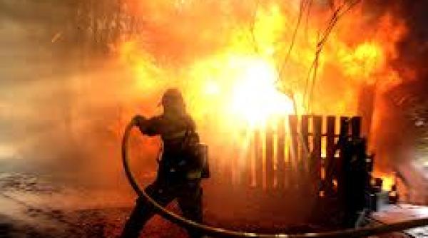 casa unui candidat la functia de primar distrusa de un incendiu