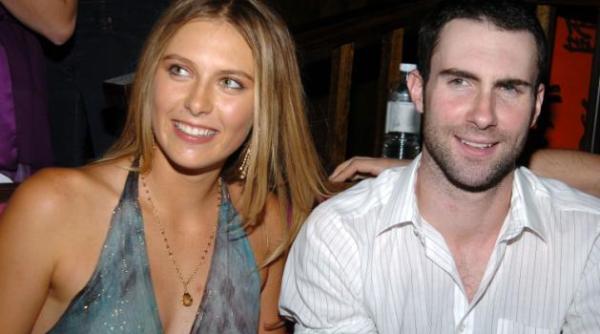 solistul trupei maroon 5 dezamagit de mariei sarapova la pat