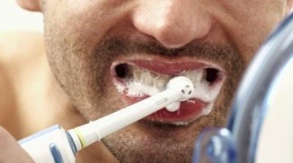 momente de co mar pentru un tanar dupa ce s a spalat pe din i