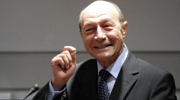 traian basescu  despre ambasadorul hans klemm  poate invata sa nu se mai bage in toate