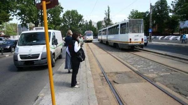 tramvaie blocate in centrul capitalei interven ie ratb