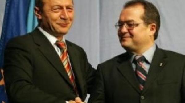 basescu ocheaza cum explica taierile de salarii i pensii din 2010