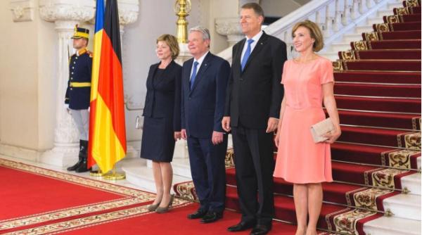 designer explica ii dupa criticile primite de carmen iohannis