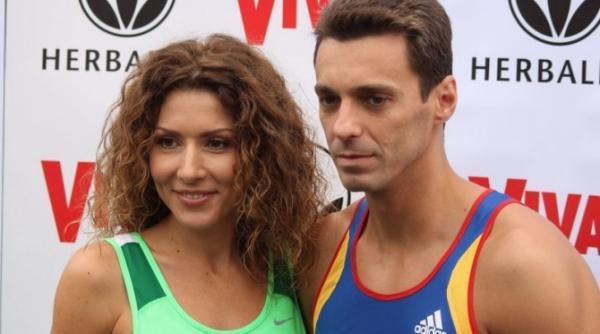 mircea badea a publicat o imagine incredibil de sexy cu carmen bruma