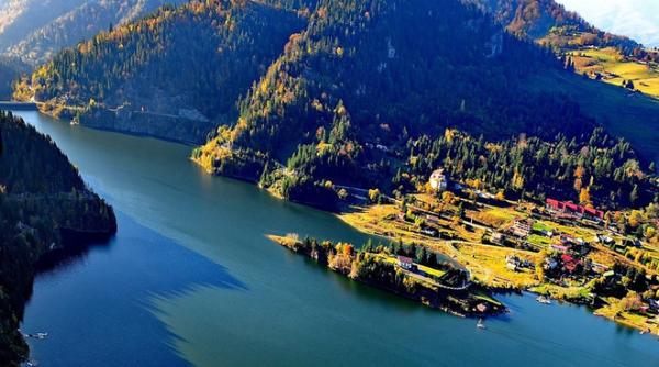 paradis romanesc statiunea din munti cu plaje artificiale