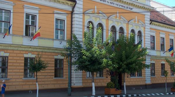 cadou inedit al primarului zalaului pentru conducerea institutiei