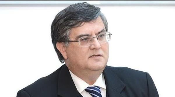 ministrul educa iei i a retras titlul de doctor lui victor ponta
