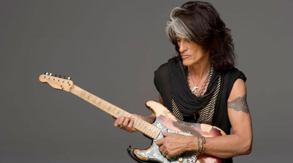 joe perry chitaristul forma iei aerosmith infarct pe scena