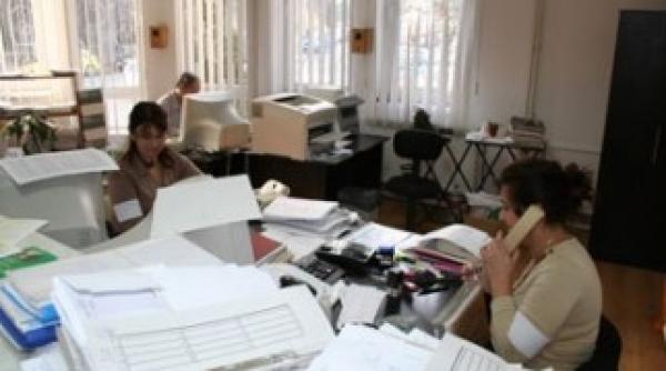 primariile din toata ara blocate func ionarii in greva