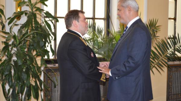 nastase ii rog pe tapalaga i compania sa nu se enerveze