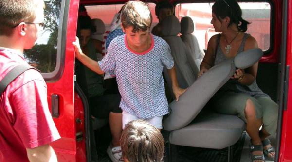 zeci de persoane salvate in aceste momente sute de poli i ti in alerta