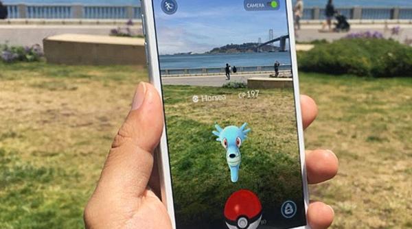 pokemon go doi barba i au cazut de pe stica in timp ce se jucau