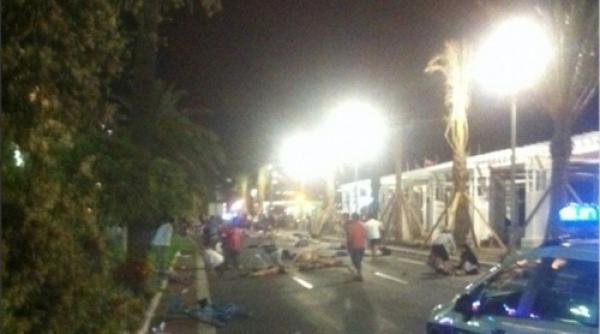 atentat nisa turnul eiffel iluminat in culorile drapelului francez