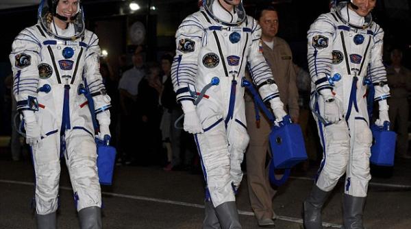 premiera in lumea tiin ei ce vor face astronau ii