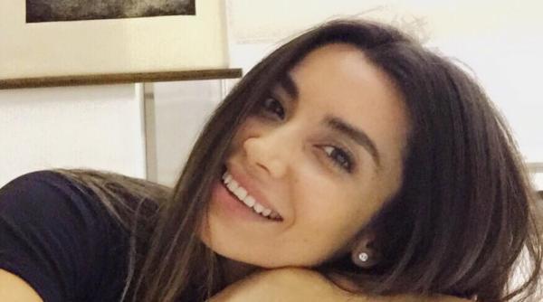 lili sandu imagine incendiara cu sanii la vedere