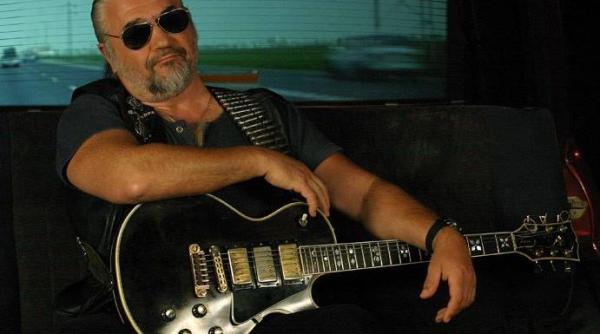 nicu covaci ii ridica la plasa lui ag weinberger la prima editie a festivalului wolfblues