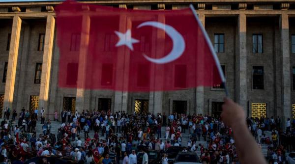 parlamentul turc a fost evacuat