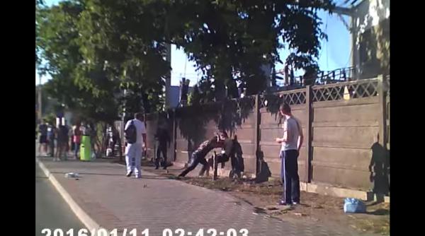 bataie intr o statie de autobuz video