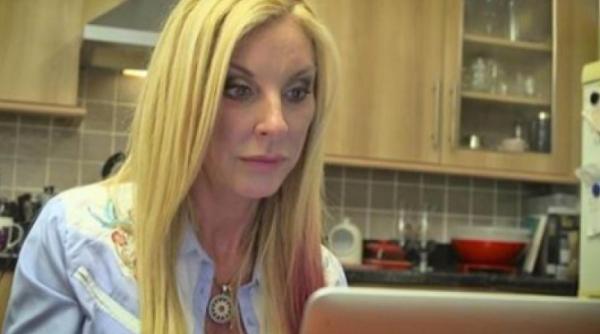 a deschis calculatorul dar ce a vazut a facut o sa si anuleze nunta