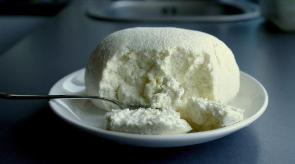 sechestru pe 5 000 de kilograme de branza si cascaval