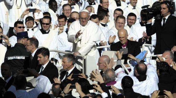 i se cere demisia papei francisc declara ia care a starnit revolta in lume