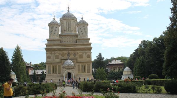 manastirea curtea de arge necropola regilor romaniei