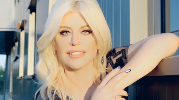 loredana va ofera un cadou de vara torida video