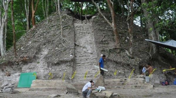 descoperire uria a intr un mormant maya