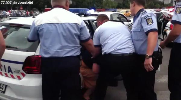 imagini ocante circa 10 poli i ti bruscheaza o femeie pentru ca ar fi trecut pe ro u