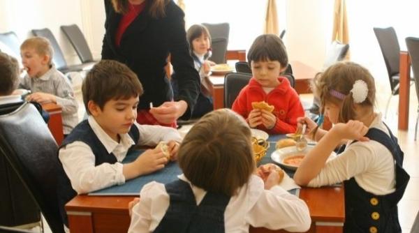 elevii ar putea manca la coala pe bani europeni