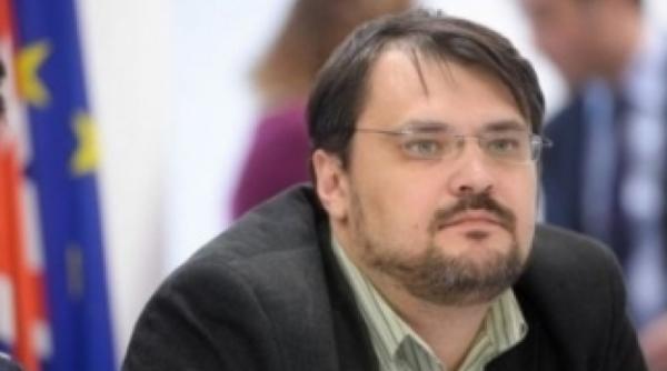 ministrul ghinea replica din concediu pentru sebastian ghi a