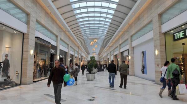 tehnica de manipulare la mall bombardamentul la care sunt supu i romanii