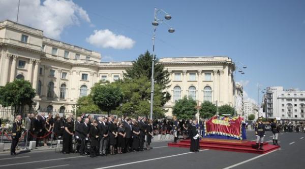 cat au costat funeraliile reginei ana