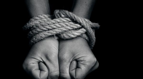 ocant doi romani condamna i in marea britanie pentru sclavie