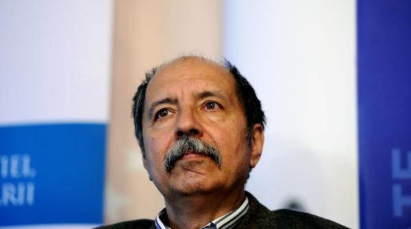 autorul manualului de jurnalism il desfiin eaza pe stuart ramsay